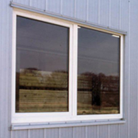 Fenstereinheit (hauptsächlich bei Stahlhallen)